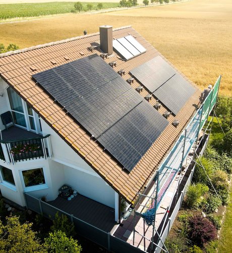 Wohnhaus im Harz mit Photovoltaik-Modulen